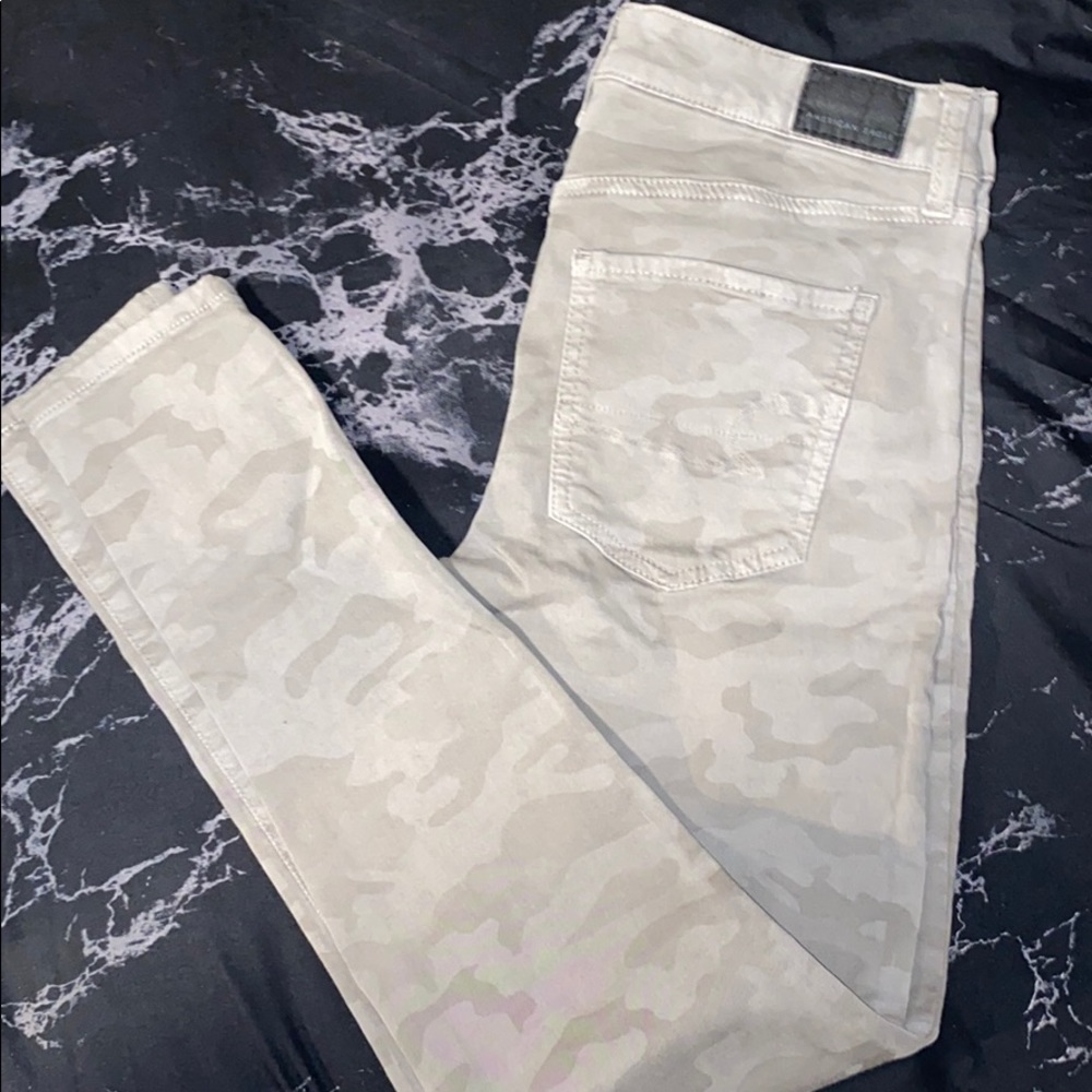 AE jeans light camo size 6
